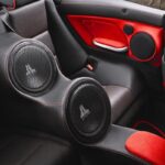 Установка колонок в авто